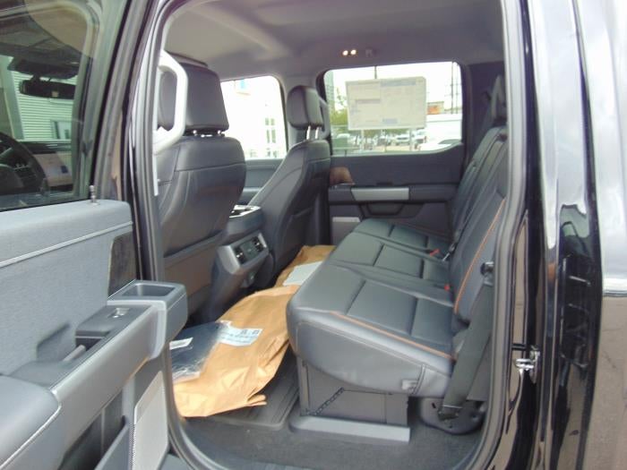 2027 Ford F-550 Lariat