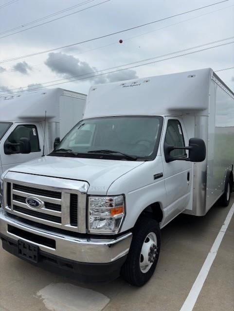 2025 Ford E-450 Standard