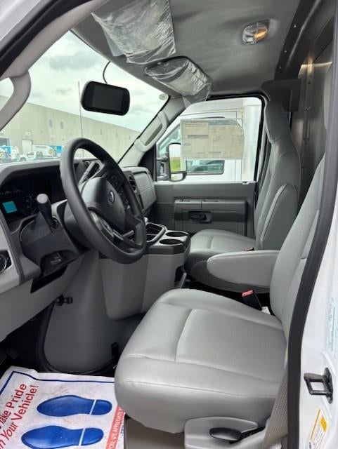 2025 Ford E-450 Standard