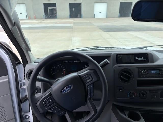 2025 Ford E-450 Standard