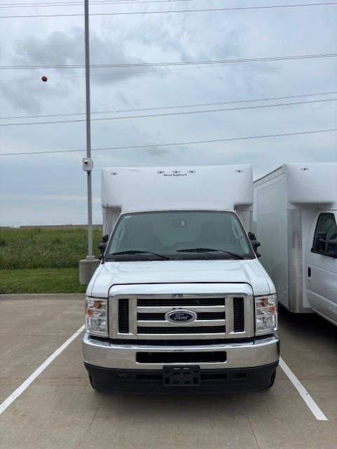 2025 Ford E-450 Standard