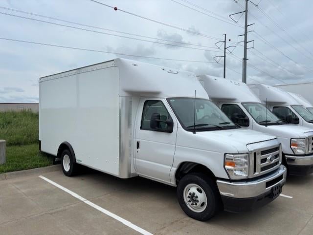 2025 Ford E-450 Standard