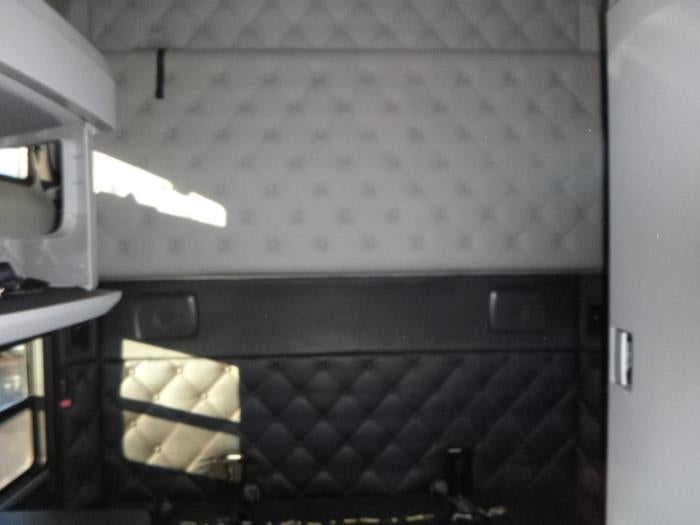 2022 Kenworth T680 Base