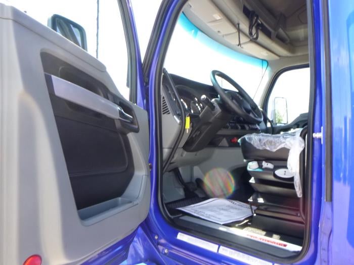 2022 Kenworth T660 Base