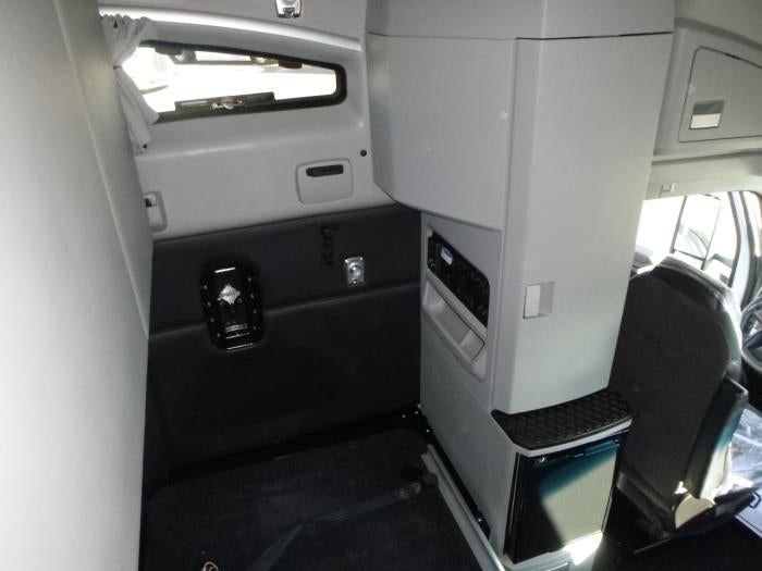 2022 Kenworth T680 Base