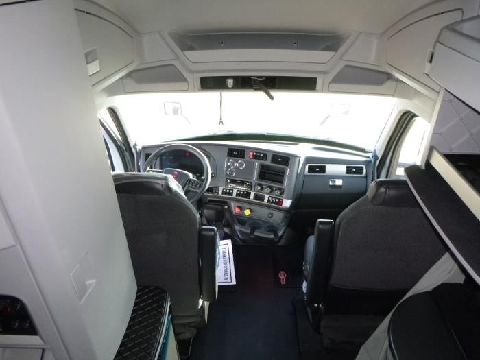 2022 Kenworth T680 Base