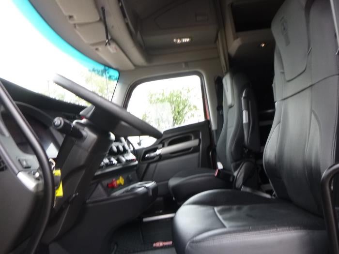 2024 Kenworth T680 Base