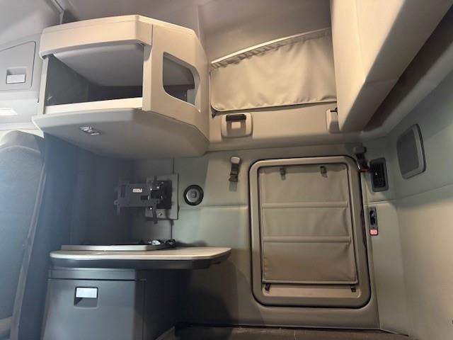 2021 Kenworth T680 Base