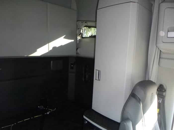 2023 Kenworth T680 Base