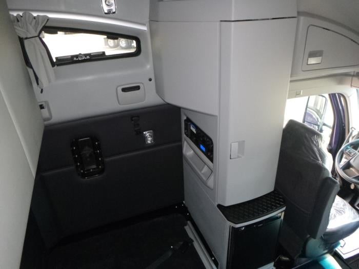 2023 Kenworth T680 Base