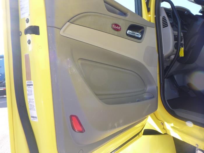 2021 Peterbilt 579 Base