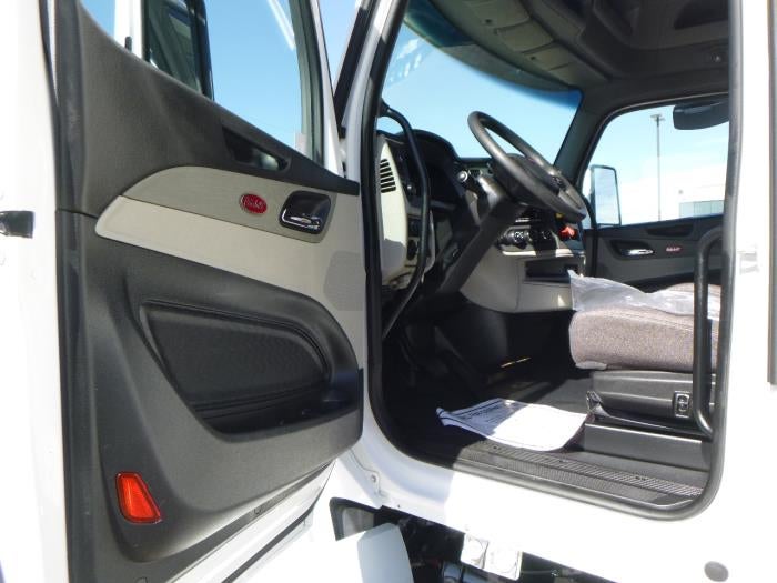 2022 Peterbilt 579 Base