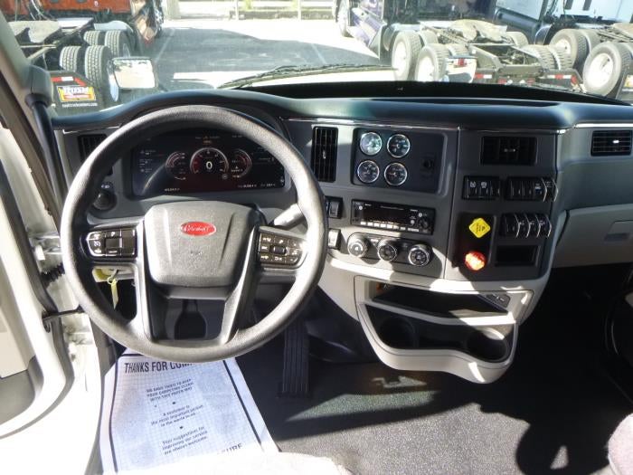 2022 Peterbilt 579 Base