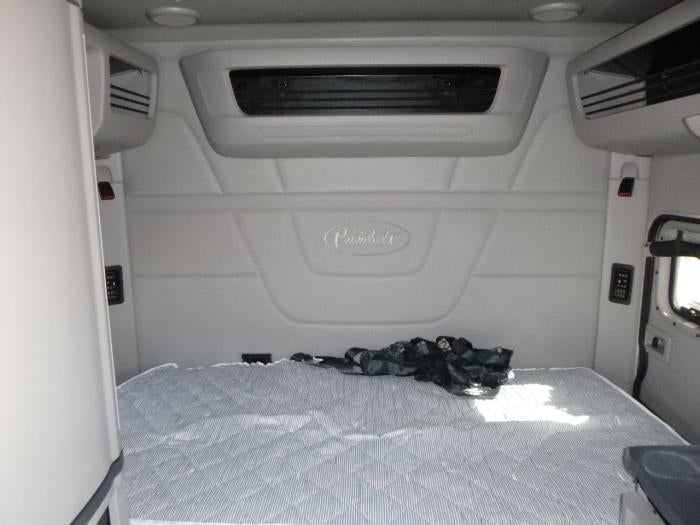 2022 Peterbilt 579 Base