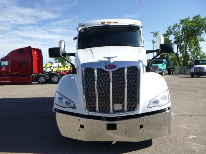 2022 Peterbilt 579 Base
