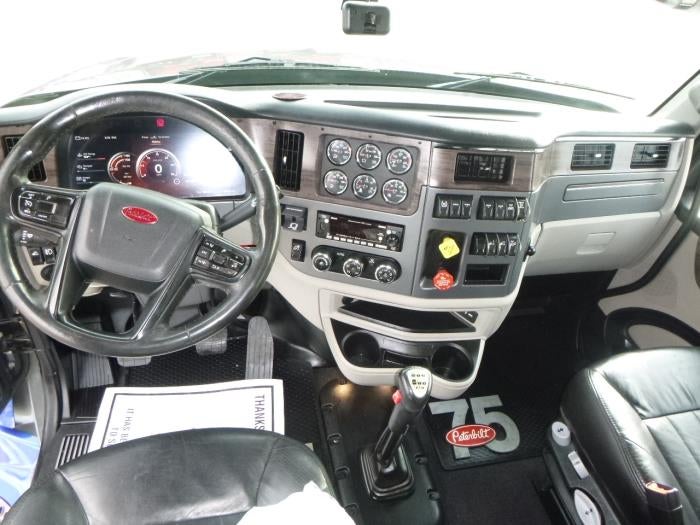 2022 Peterbilt 579 Base