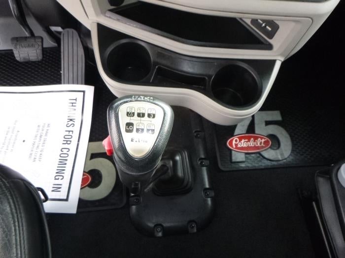 2022 Peterbilt 579 Base