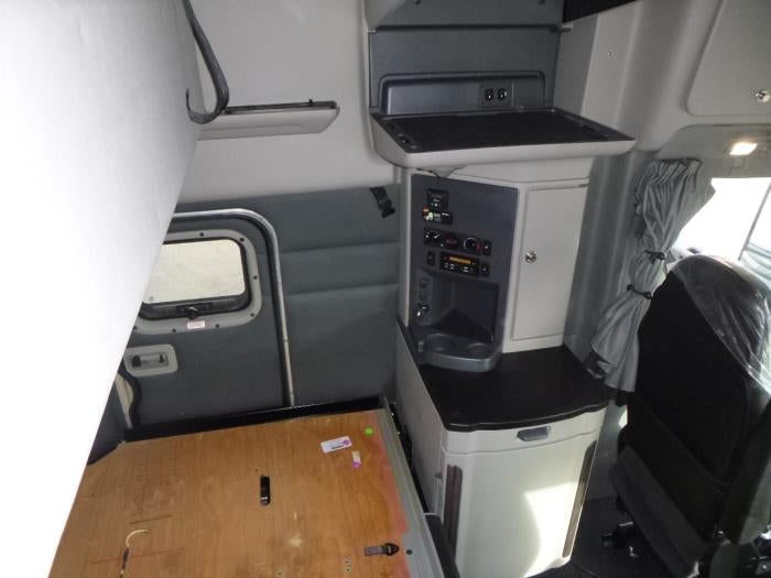 2022 Peterbilt 579 Base