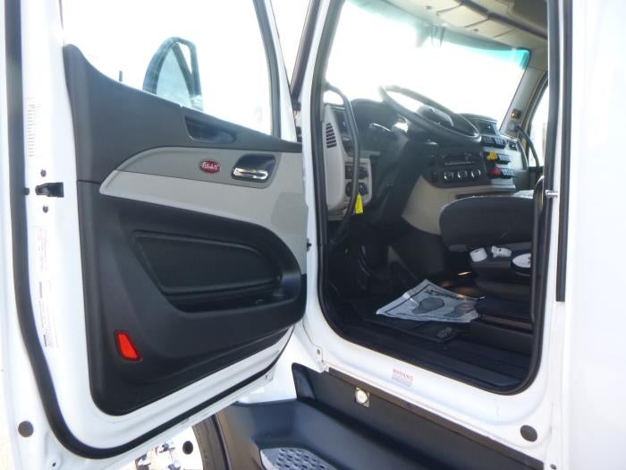 2023 Peterbilt 579 Base
