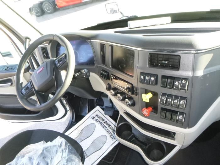 2023 Peterbilt 579 Base