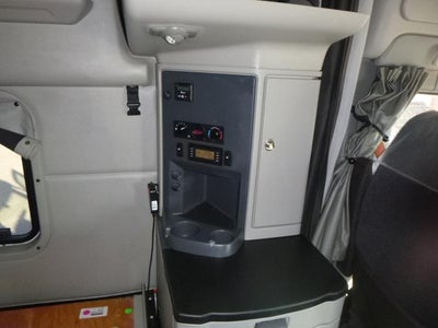 2023 Peterbilt 579 Base