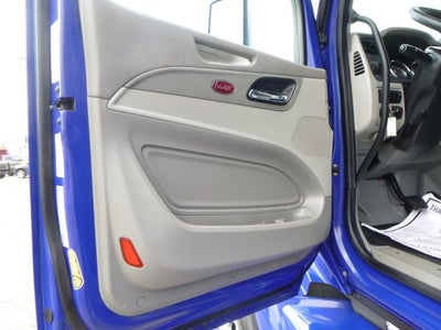 2022 Peterbilt 579 Base