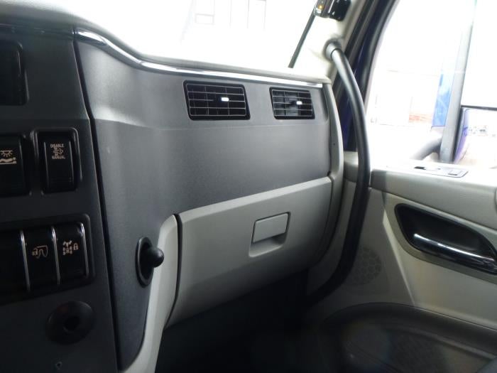 2022 Peterbilt 579 Base