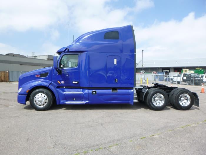 2022 Peterbilt 579 Base