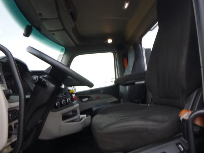 2023 Peterbilt 579 Base