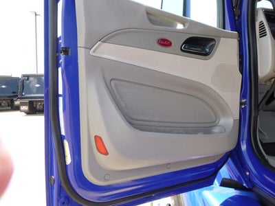 2022 Peterbilt 579 Base