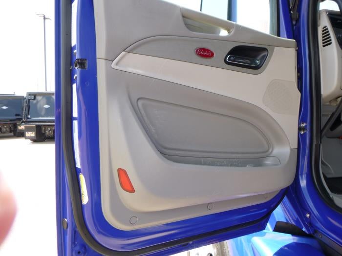 2022 Peterbilt 579 Base