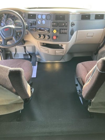 2022 Peterbilt 579 Base