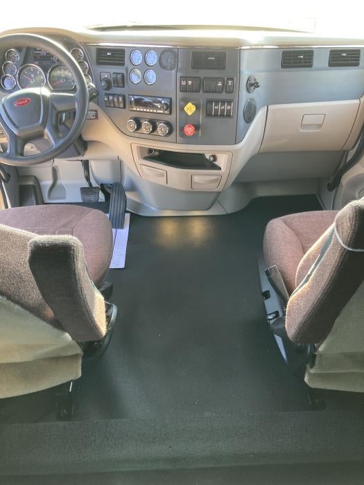 2022 Peterbilt 579 Base
