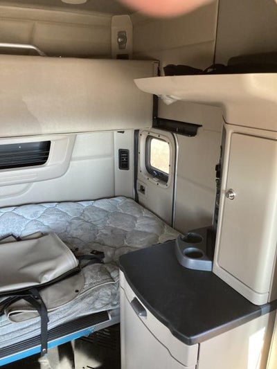 2022 Peterbilt 579 Base