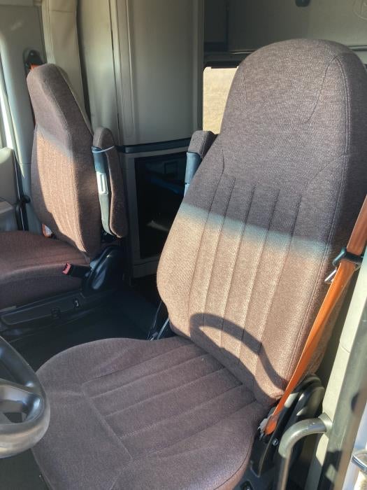 2022 Peterbilt 579 Base