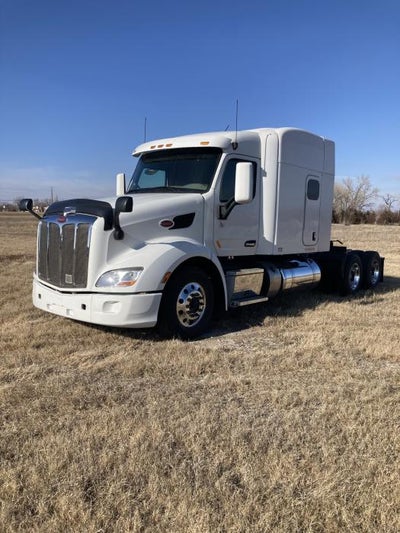 2022 Peterbilt 579 Base