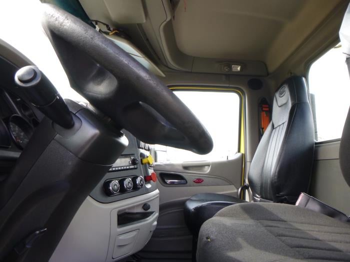 2021 Peterbilt 579 Base