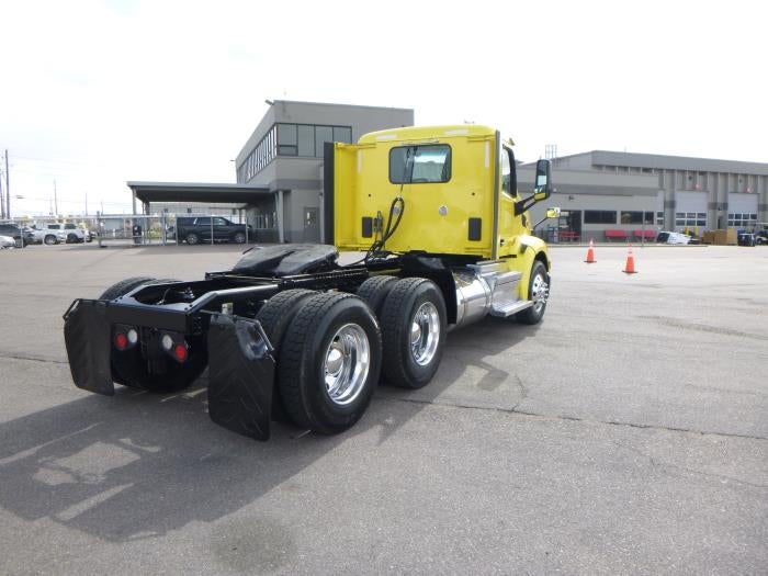 2021 Peterbilt 579 Base