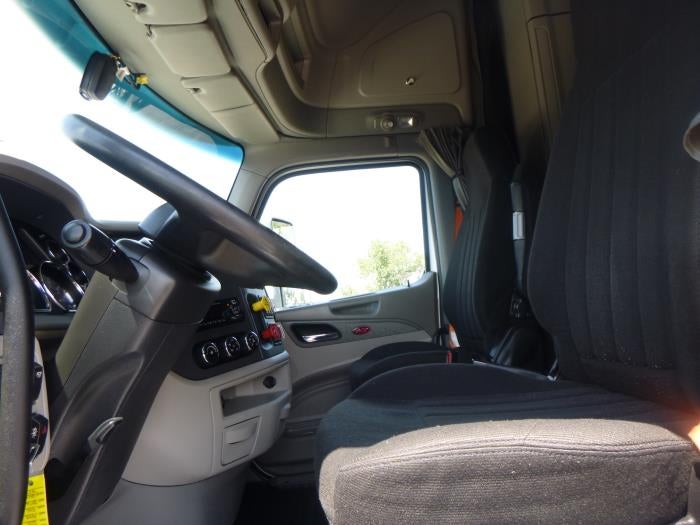 2021 Peterbilt 579 Base