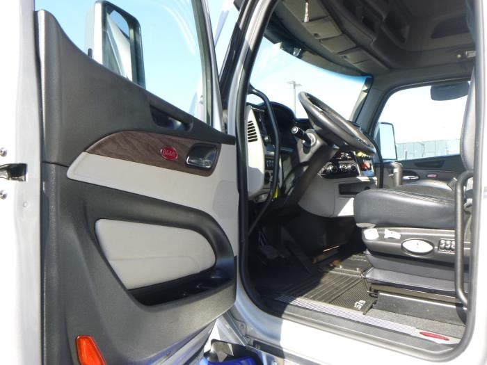 2022 Peterbilt 579 Base