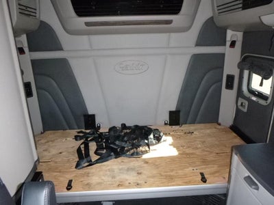 2022 Peterbilt 579 Base