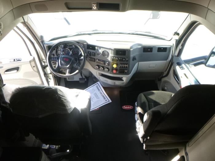 2021 Peterbilt 579 Base