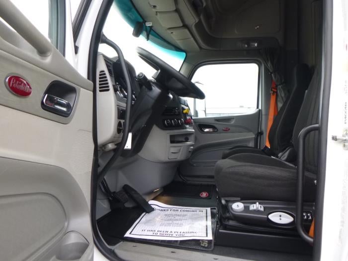 2021 Peterbilt 579 Base