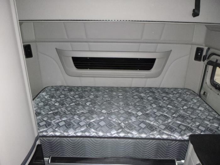 2022 Peterbilt 579 Base