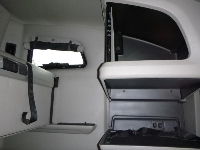 2022 Peterbilt 579 Base