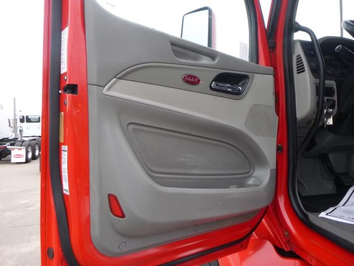 2020 Peterbilt 579 Base