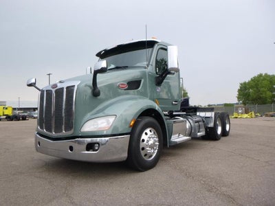 2021 Peterbilt 579 Base