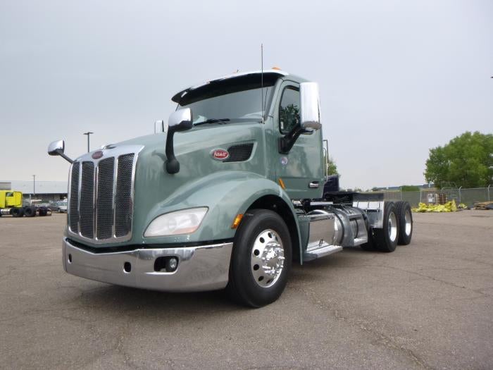 2021 Peterbilt 579 Base