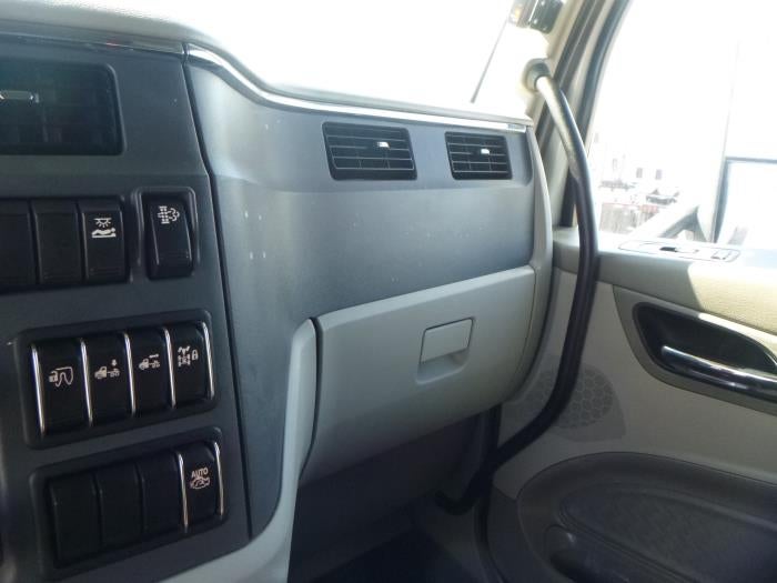 2021 Peterbilt 579 Base