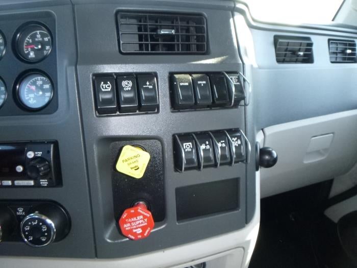 2023 Peterbilt 567 Base